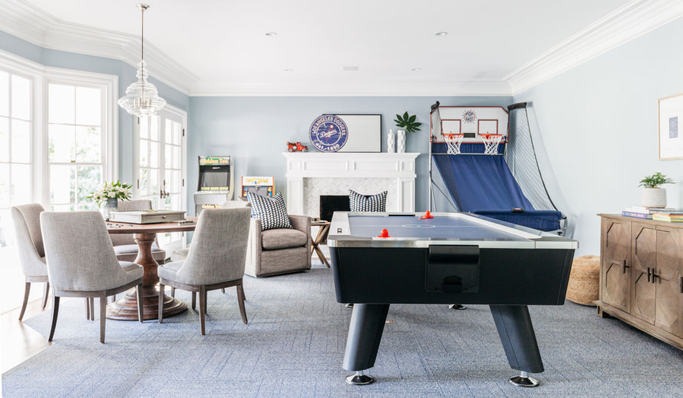 На фото: изолированная комната для игр среднего размера в современном стиле с синими стенами, паркетным полом среднего тона, стандартным камином и фасадом камина из бетона без телевизора