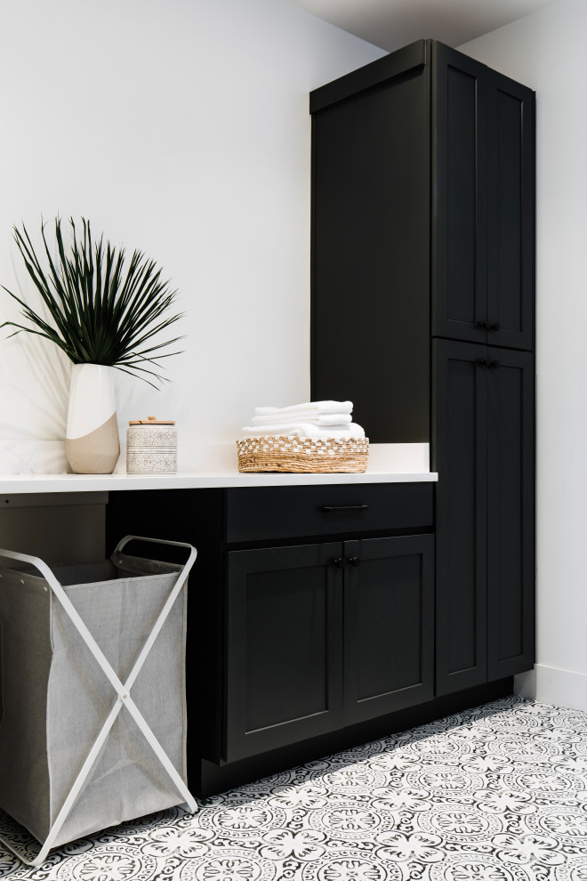 Laundry room - transitional laundry room idea in Phoenix