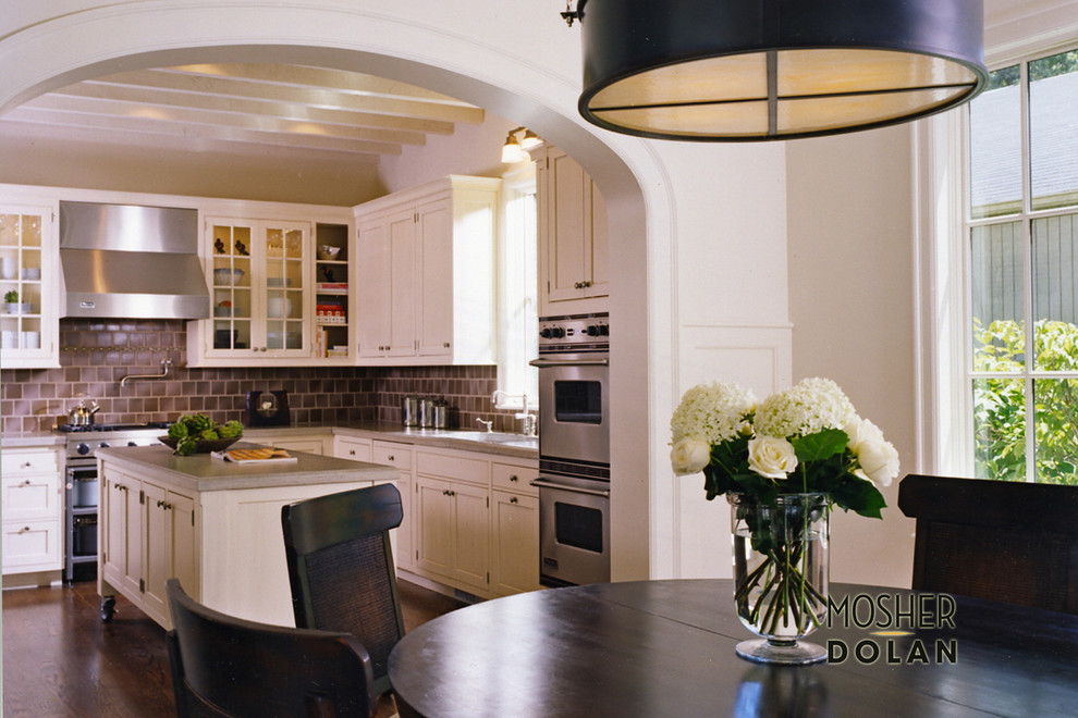 Example of a transitional kitchen design in Detroit