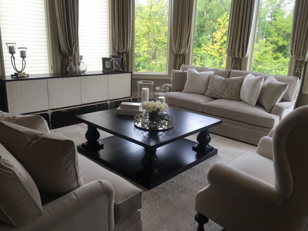 Transitional home design photo in Detroit