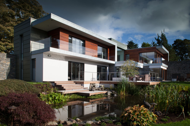House Set in Lush 3 Acre Site Within an Area of Townscape Character exterior
