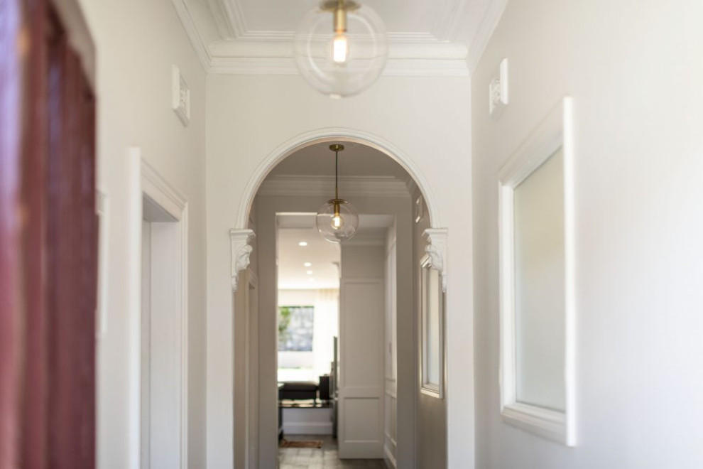 Photo of a transitional hallway.