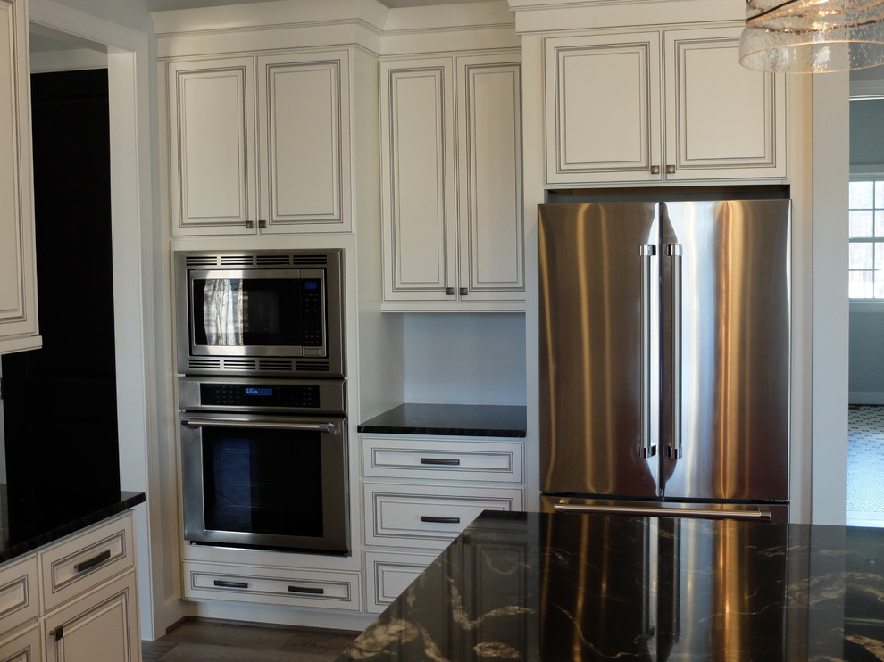 Inspiration for a transitional kitchen remodel in DC Metro with stainless steel appliances