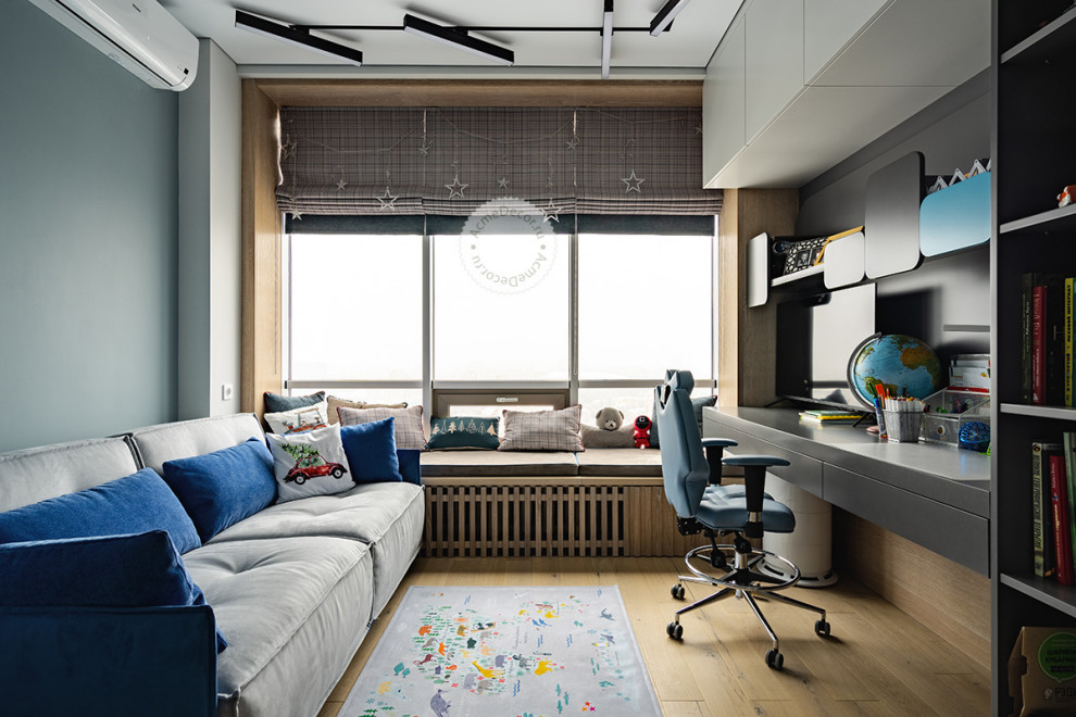 Design ideas for a mid-sized contemporary kids' room in Moscow.