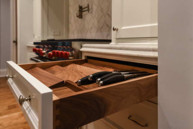Home design - transitional home design idea in Chicago