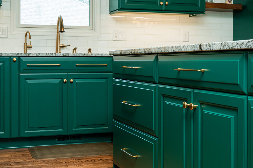Kitchen - transitional kitchen idea in Indianapolis