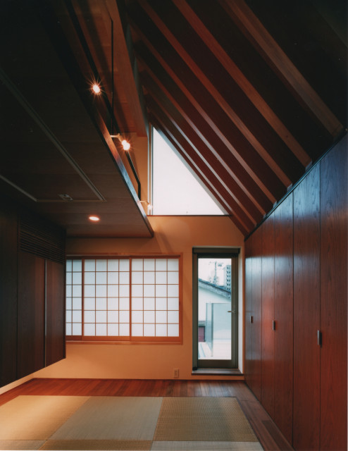 登り梁の家 minimalistisch-wohnzimmer