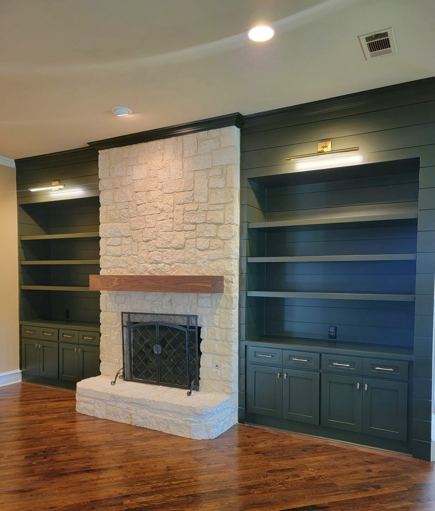 CUSTOM BOOKSHELVES