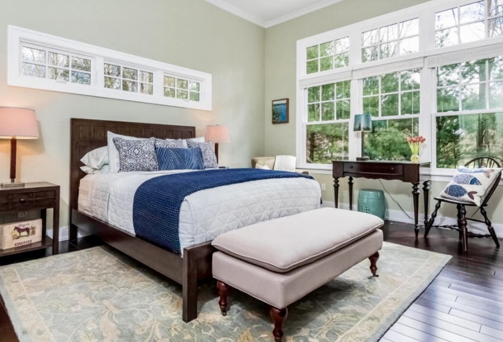 Transitional home design photo in Chicago