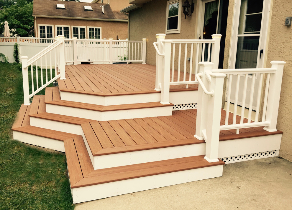 What Are Some Small Backyard Deck Decorating Ideas ...