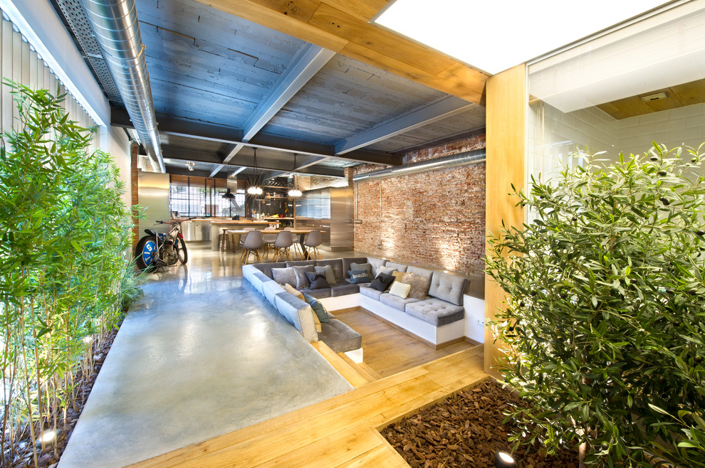 Photo of an industrial living room in Madrid.