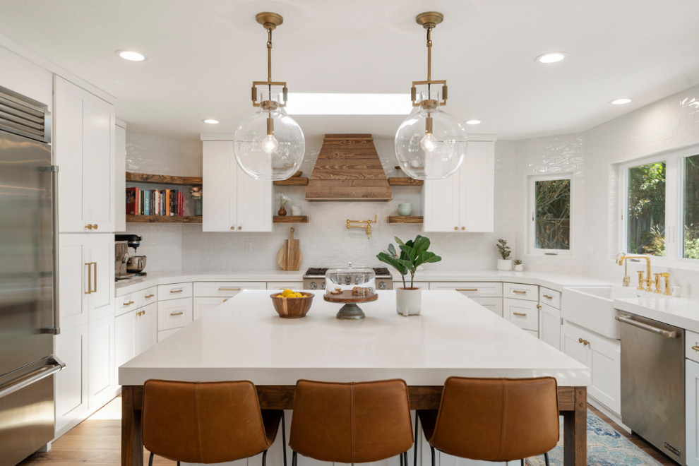 Example of a transitional kitchen design in Orange County