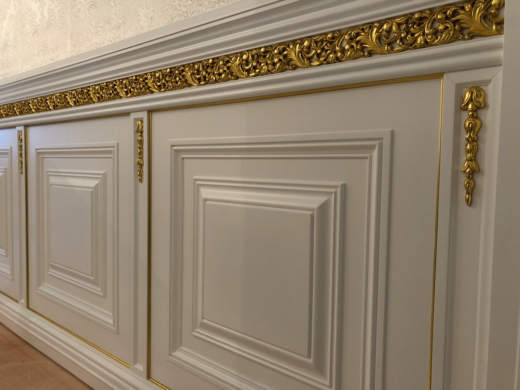 Панели с дверьми.