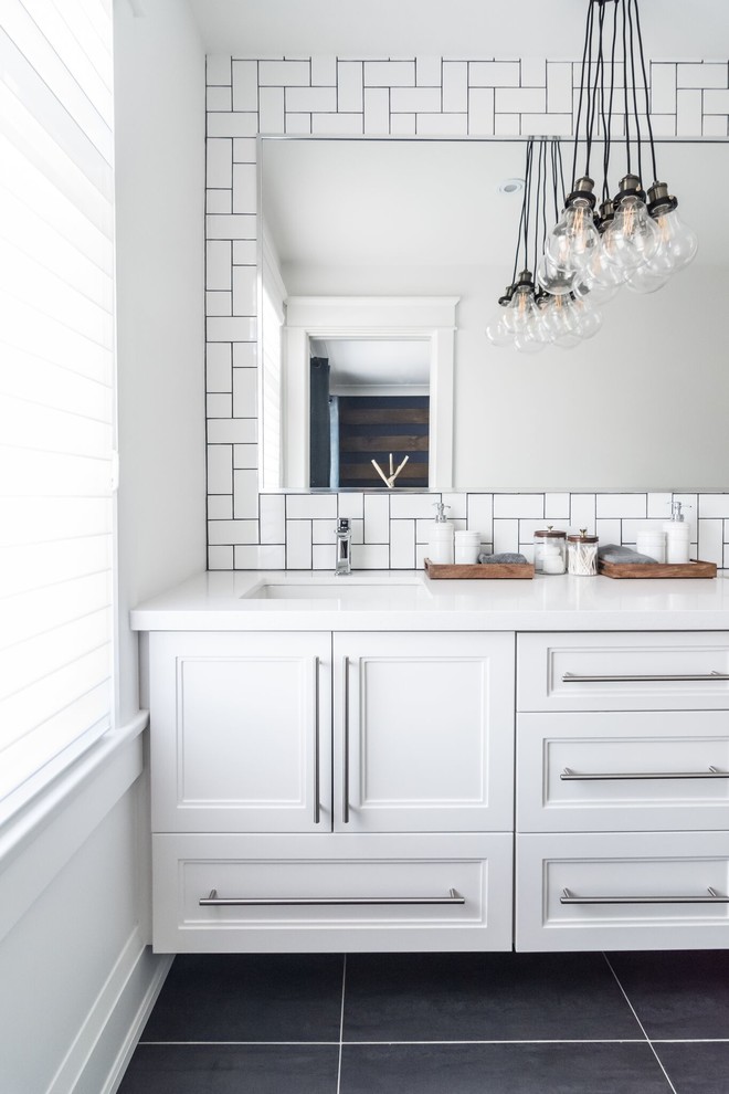 Inspiration for a transitional home design remodel in Toronto