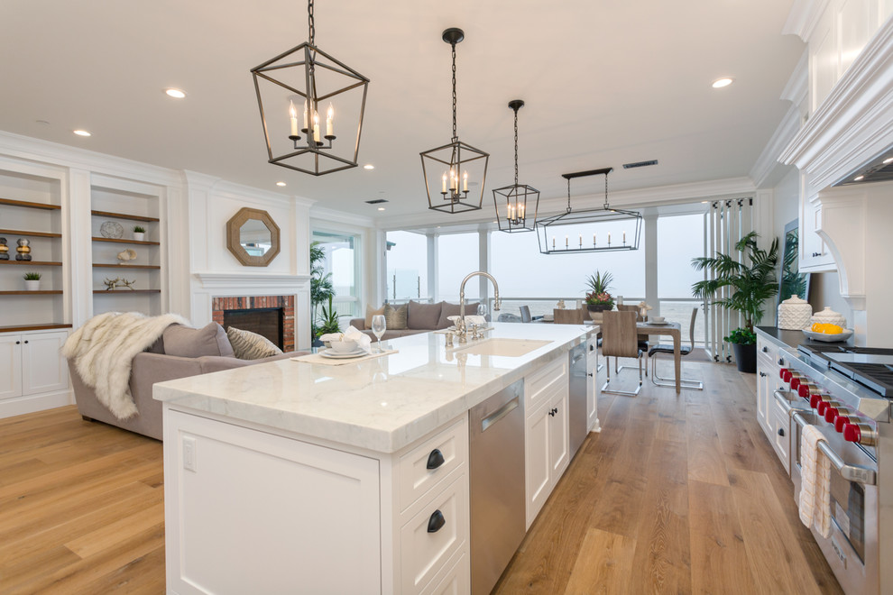 Transitional kitchen photo in Los Angeles
