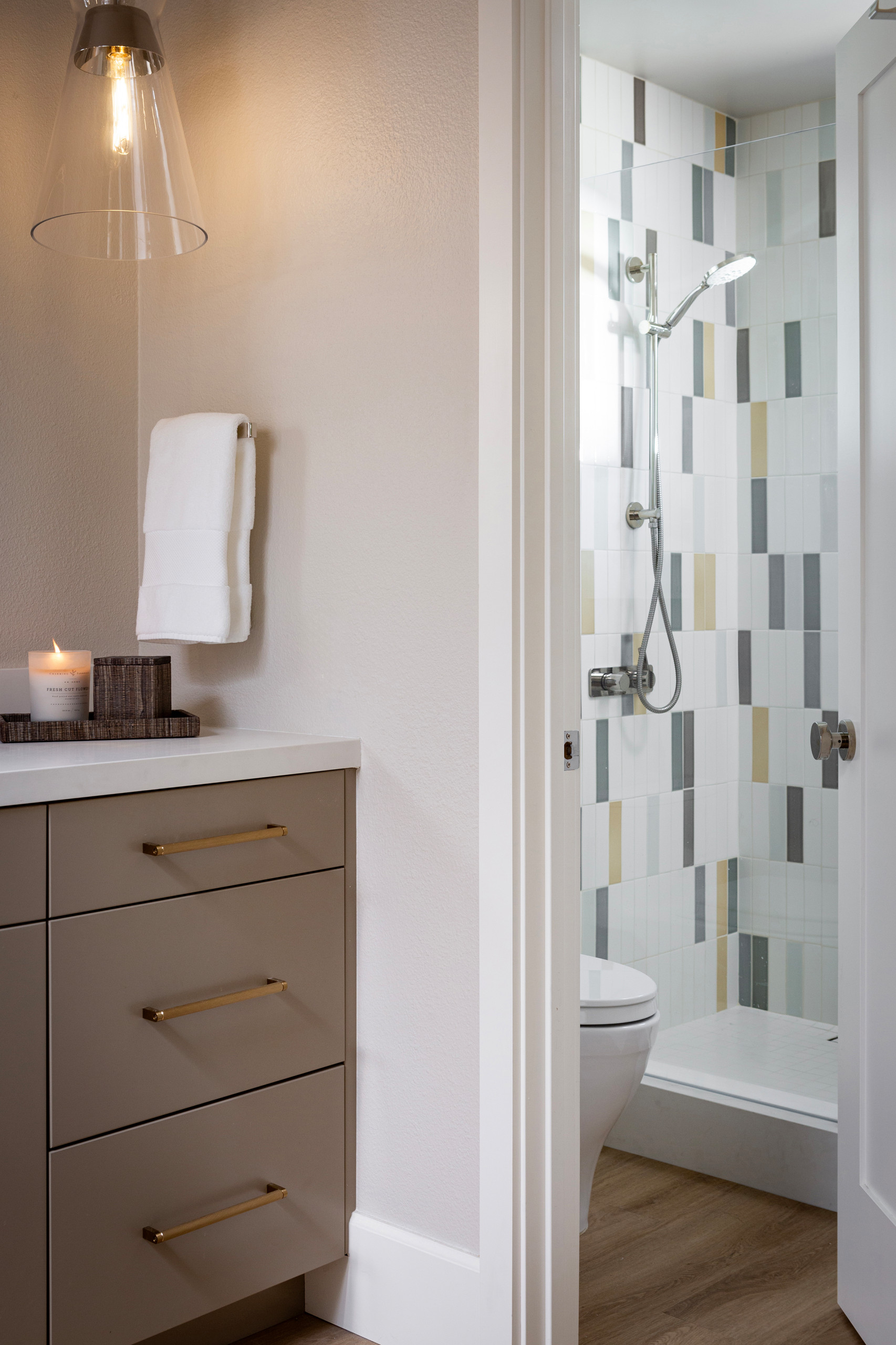 Confetti Modern Bath