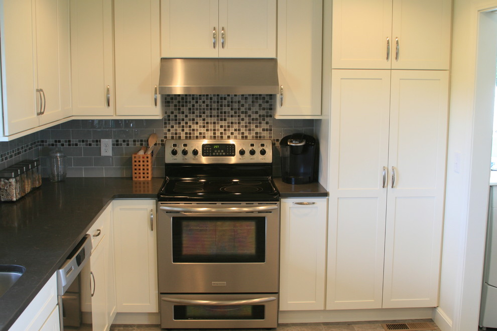 Transitional kitchen photo in Seattle