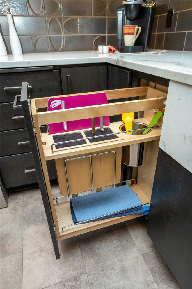 Kitchen - transitional kitchen idea