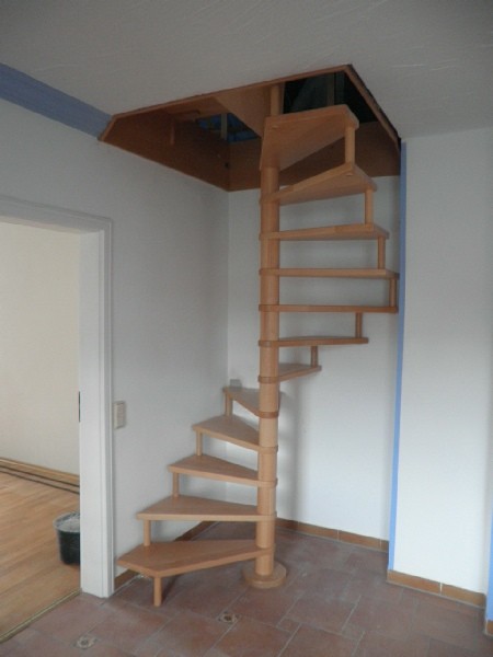 This is an example of a contemporary staircase in Dusseldorf.