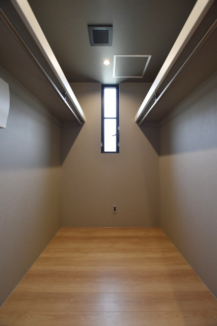 ウォークインクローゼット minimalistisch-ankleidezimmer