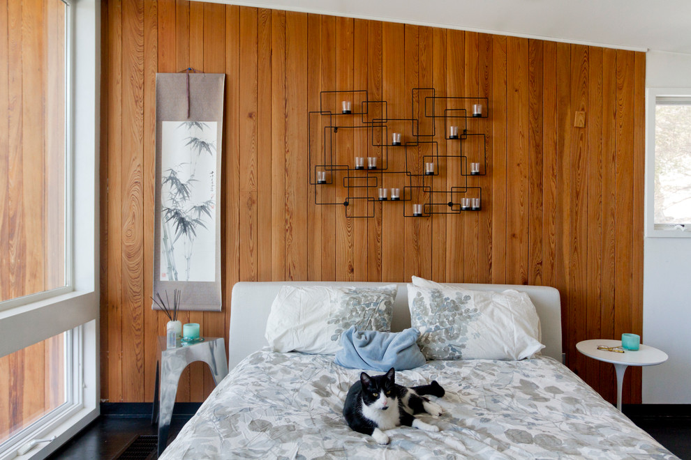 Design ideas for a mid-sized midcentury bedroom in New York.