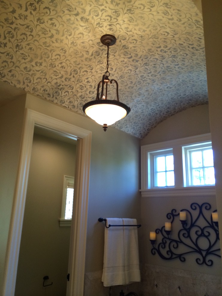 Photo of a traditional master bathroom in Grand Rapids with beige walls.