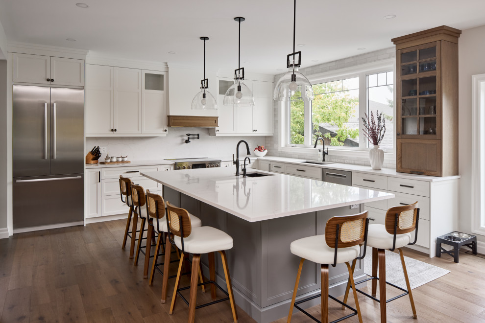 Transitional kitchen photo in Toronto