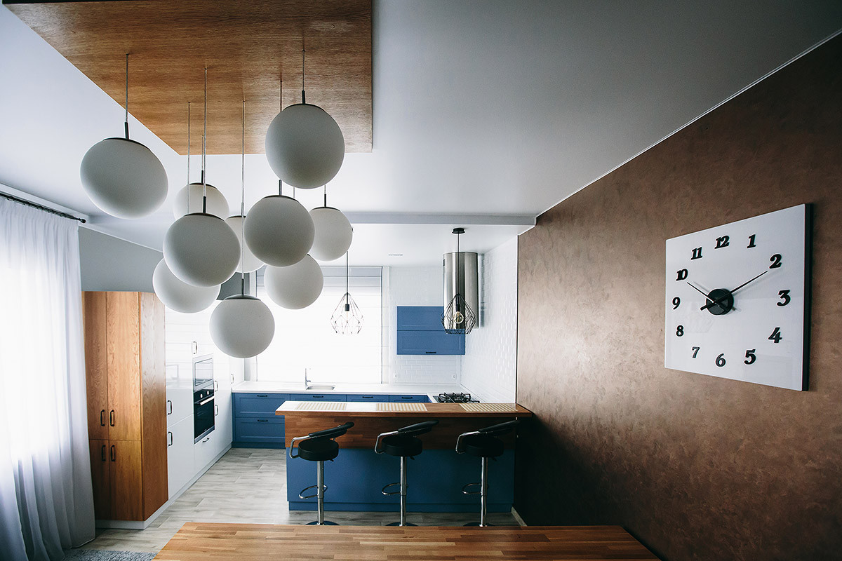 Кухня столовая с большим столом