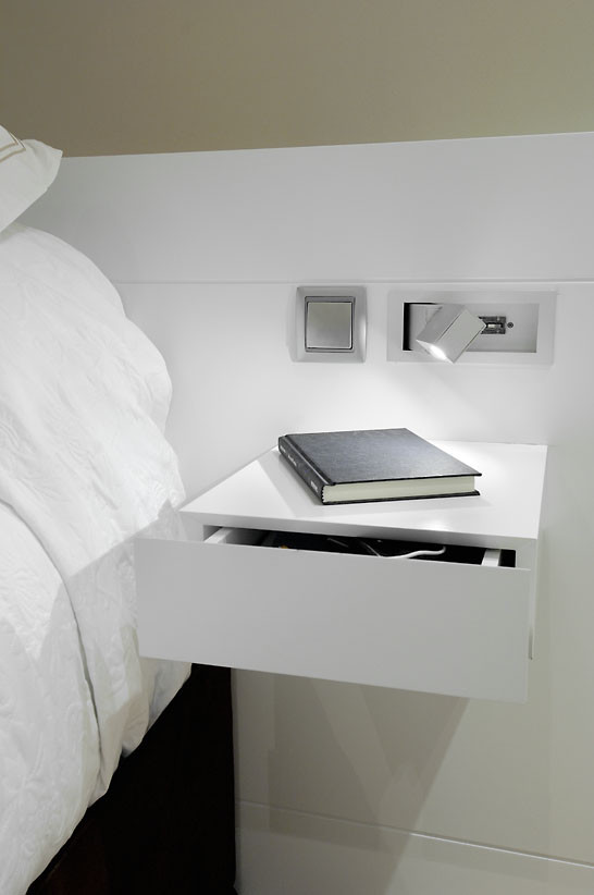 Design ideas for a modern bedroom in Madrid.