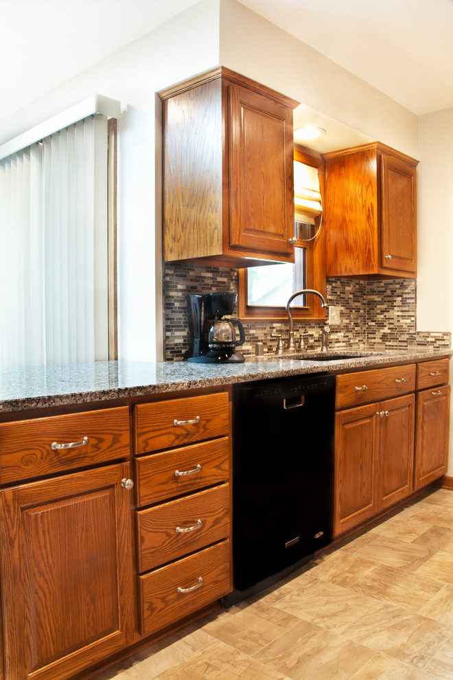 Example of a transitional kitchen design in Milwaukee