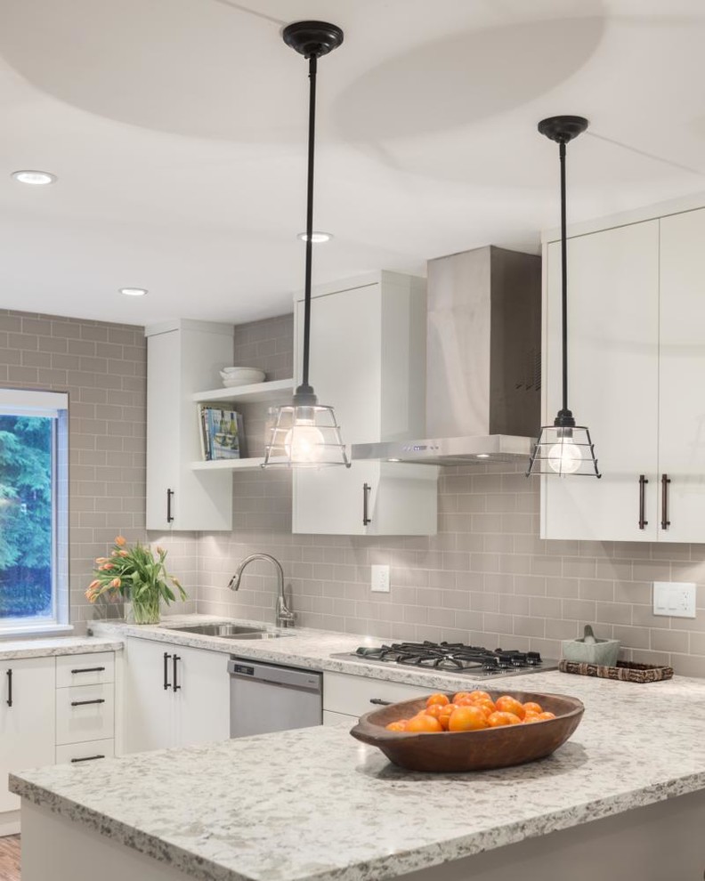 Transitional kitchen photo in Toronto