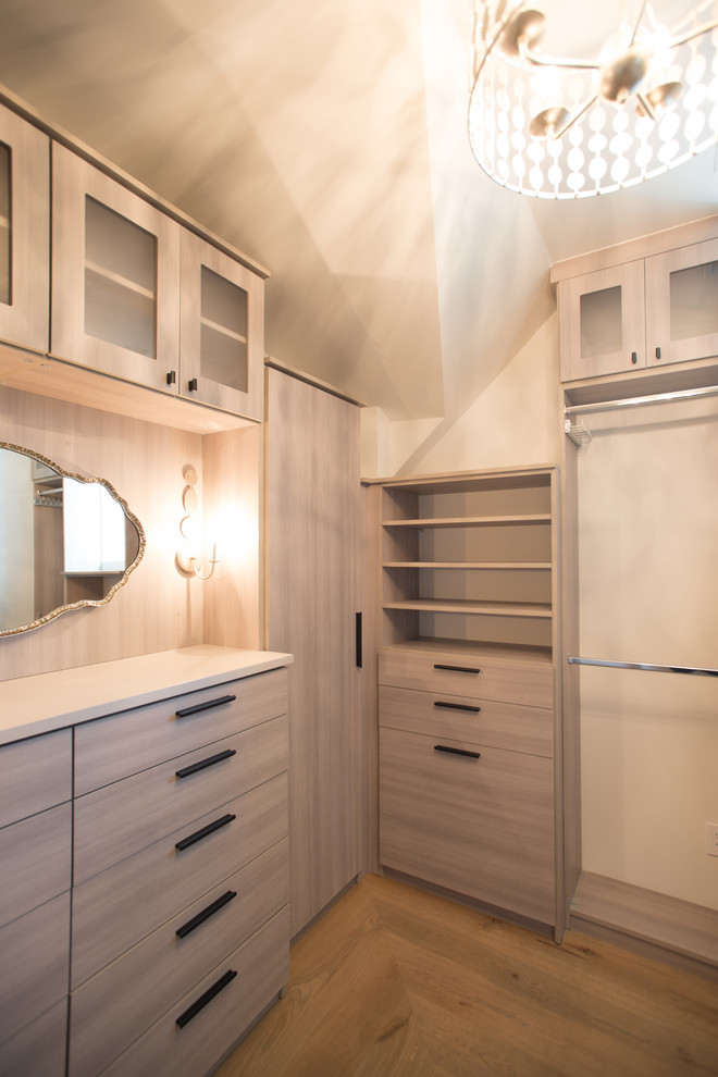 Example of a transitional home design design in Denver