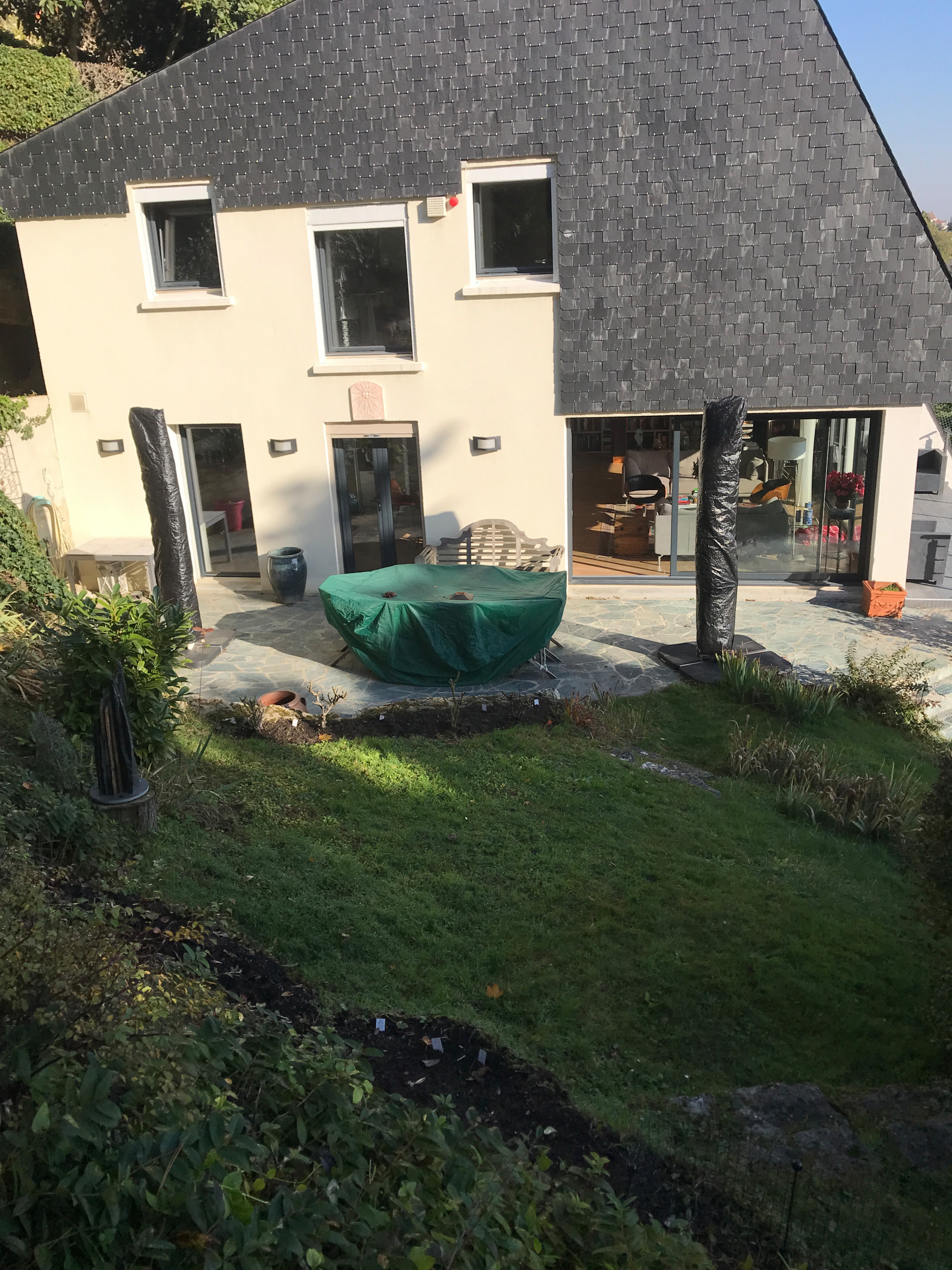 Jardin sur les falaises rocheuses
