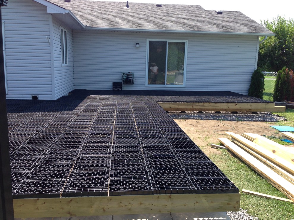 Huge transitional backyard deck photo
