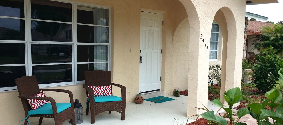 Home design - transitional home design idea in Miami