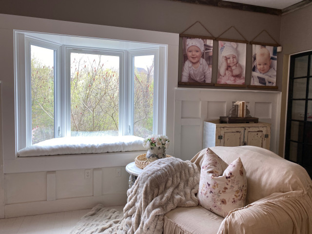 Living Room Bow WIndow landstil-dagligstue