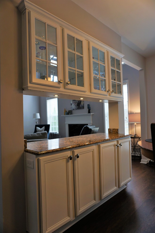 Mid-sized transitional single-wall eat-in kitchen in Atlanta with flat-panel cabinets, grey cabinets, granite benchtops, vinyl floors, with island and brown floor.