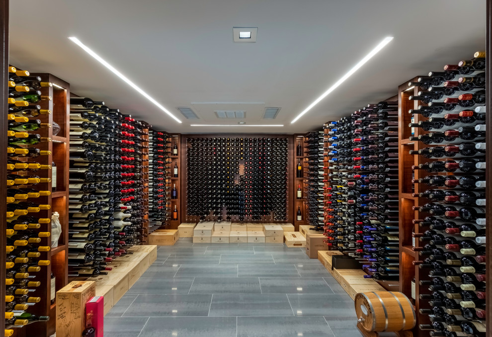 Photo of a large retro wine cellar in Omaha.