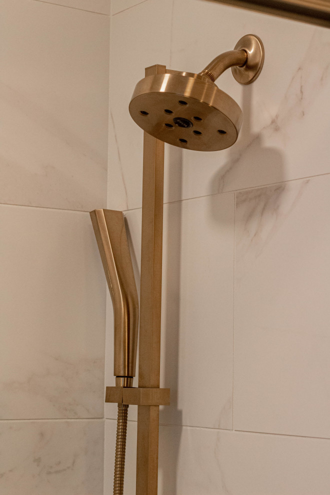 Bathroom - transitional bathroom idea