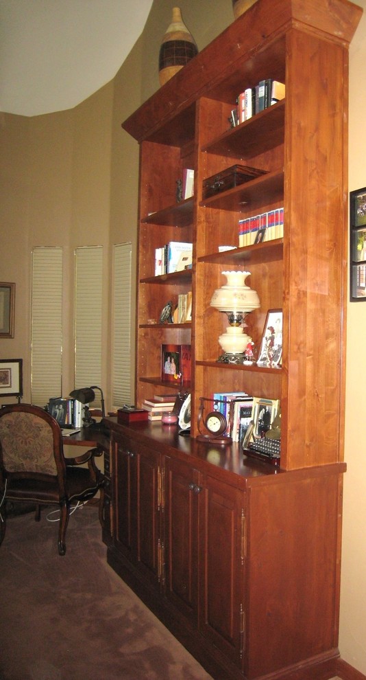 Traditional study room in Sacramento with beige walls, carpet and a built-in desk.