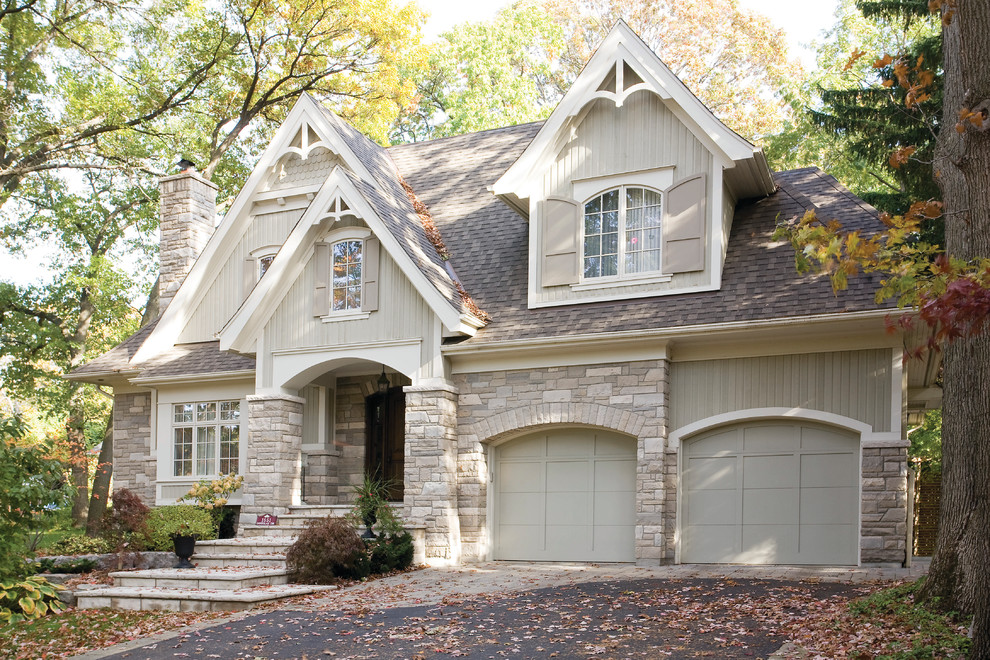 Design ideas for an arts and crafts exterior in Toronto.