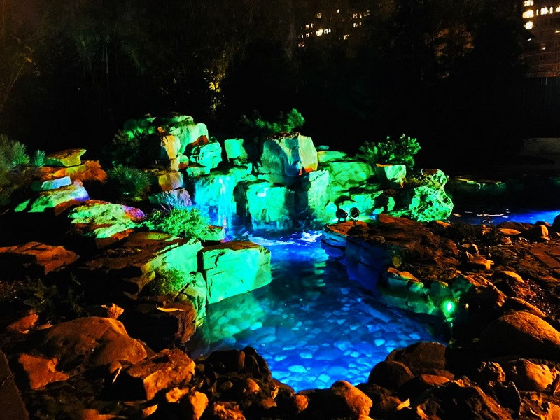 Искусственный пруд на даче.