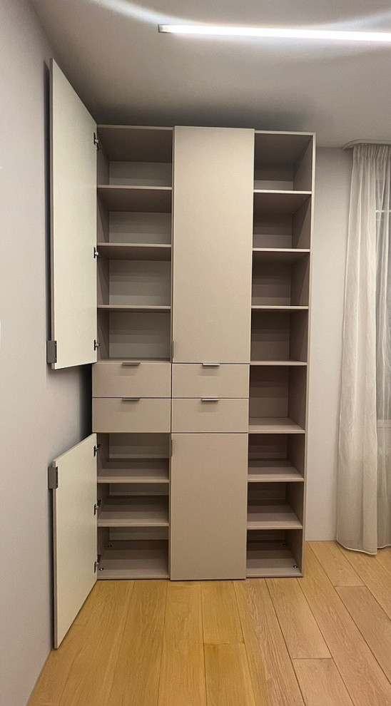 Распашные шкафы