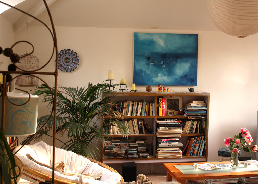 Photo of an eclectic living room in London with a library.