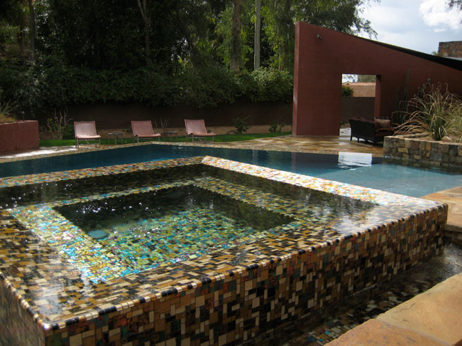 Design ideas for a modern pool in Phoenix.