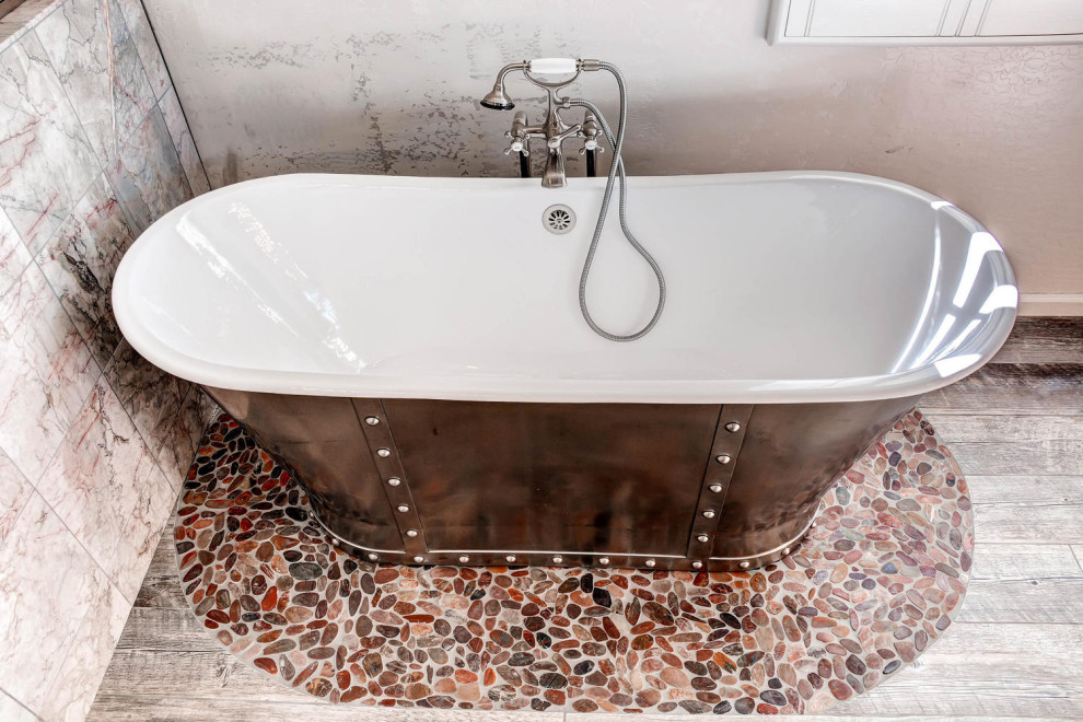 Desert Holly Punk Metal Bathroom
