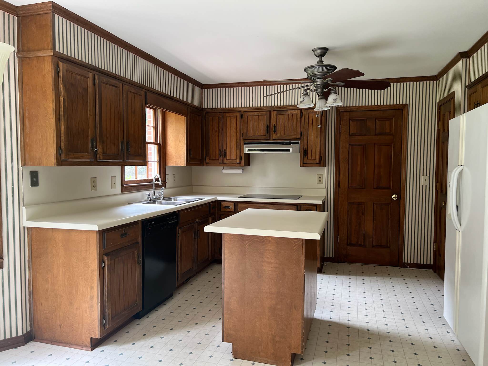 PEACHTREE CORNERS - White kitchen with Green island