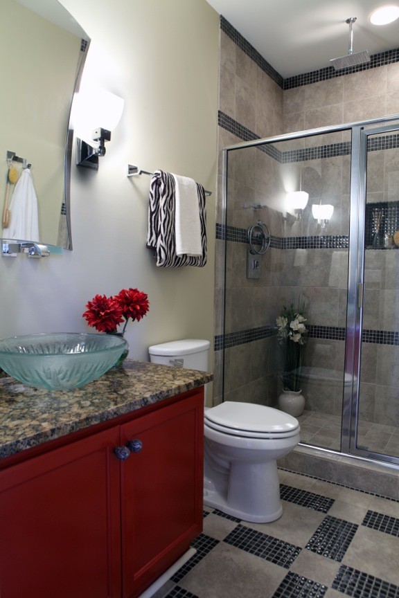 This is an example of a contemporary bathroom in New Orleans.