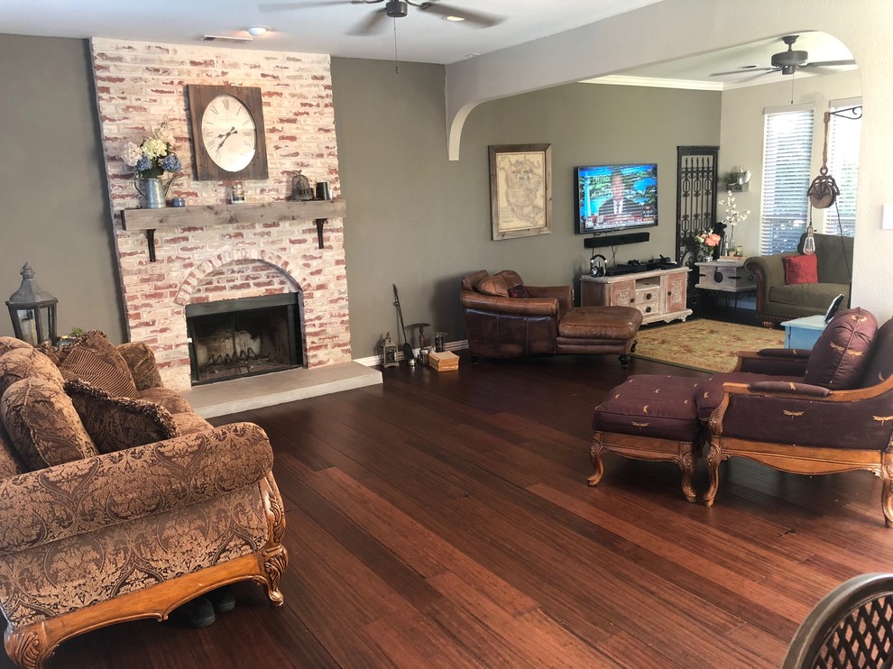 Eclectic home design photo in Dallas