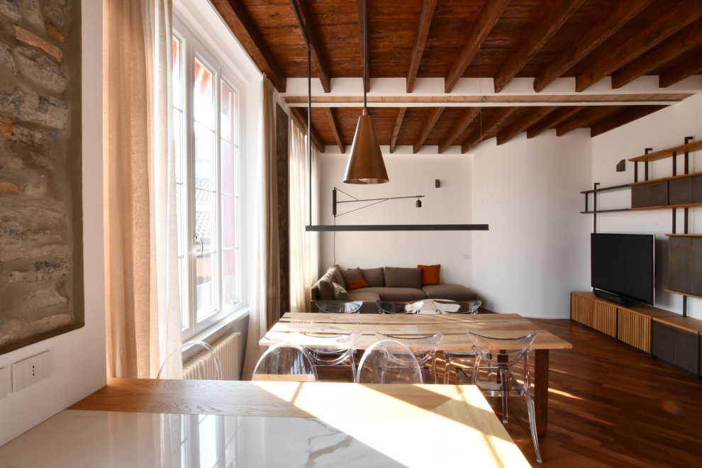 Foto di una sala da pranzo contemporanea con soffitto in legno